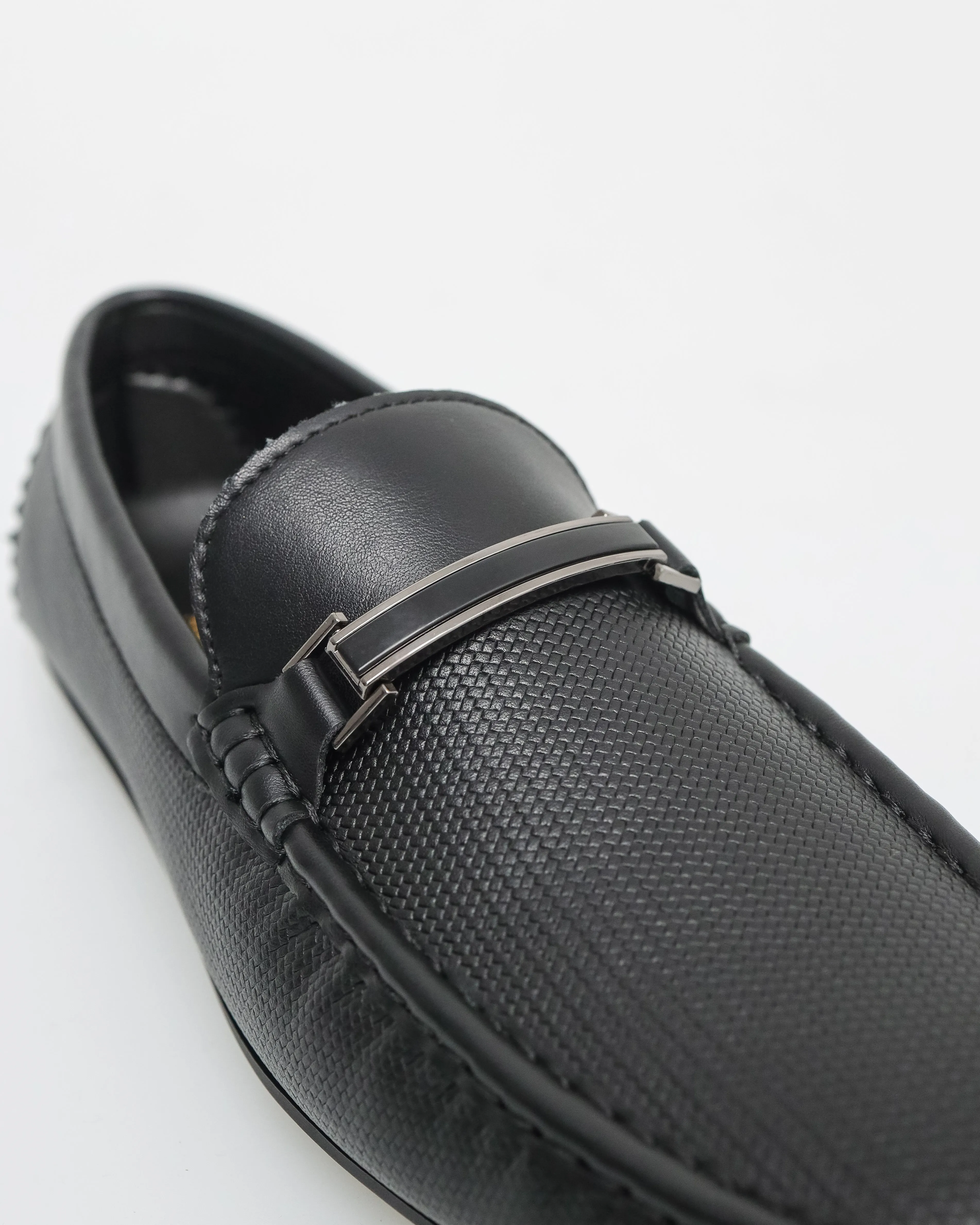 Tomaz C615 Men's Black Streamline Buckle Moccasins